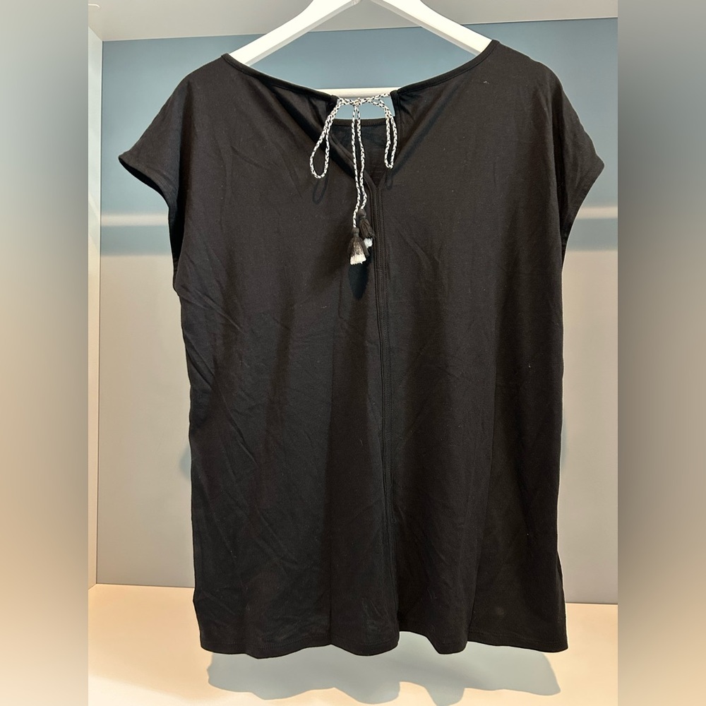 NWT LOFT Black Short Sleeve Tee. Size large. Black/white back tie with tassels. - Picture 2 of 12